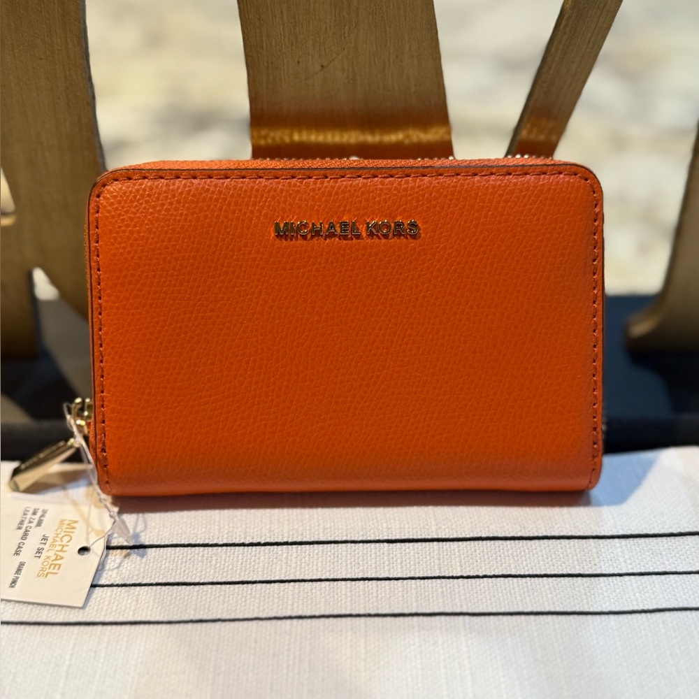 NEW Michael Kors
Orange Jet Set Small Zip Around Gold-Tone Hardware Card Case